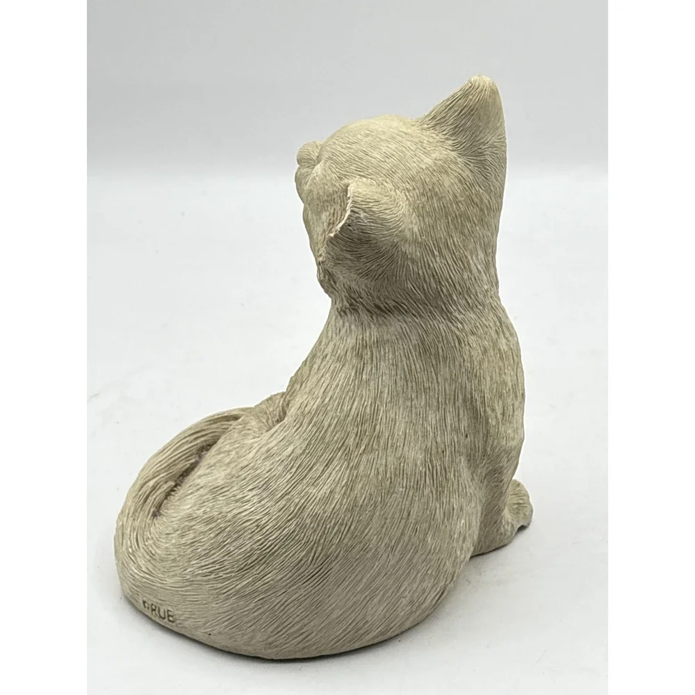 Vtg 1984 Sandicast Sitting Kitten Figurine White Blue Eyes Brue Cat Decor